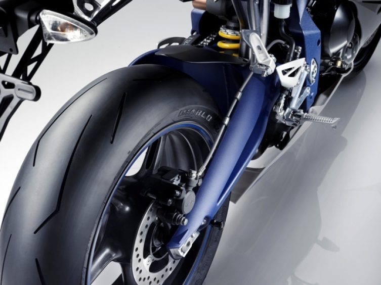 Das kontrastierende Sparkle Blue am Rahmen