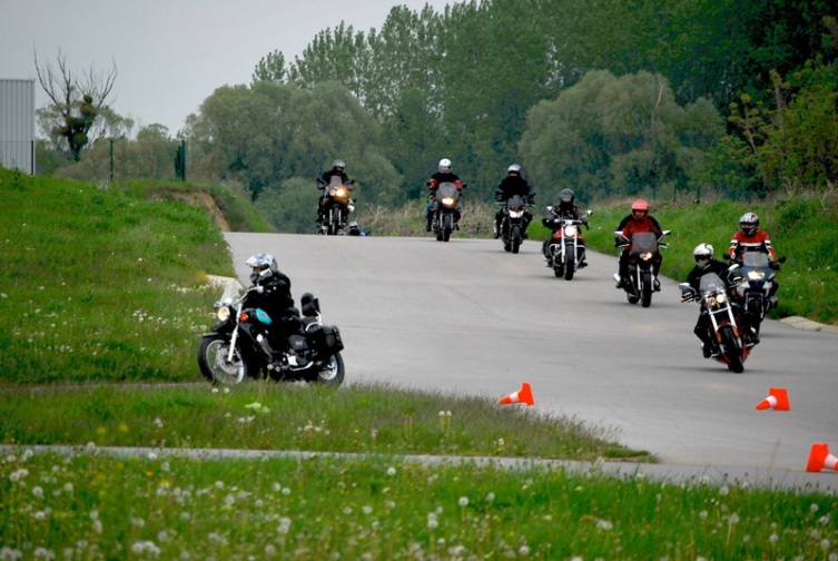 ...Begeisterte Motorradfahrer, die mehr wissen wollen