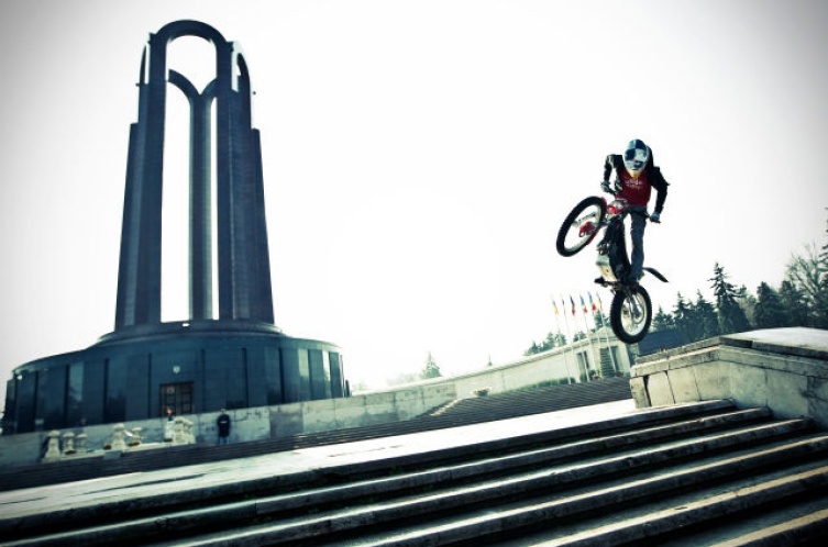 Julien Dupon rides in Bucharest