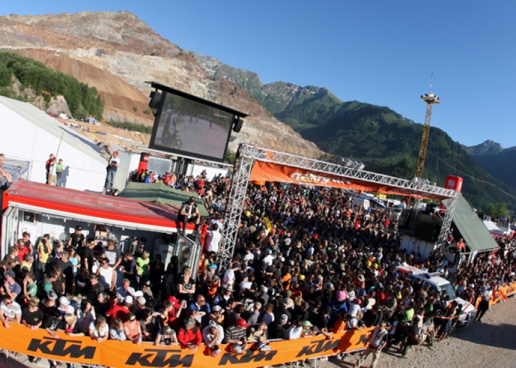 45.000 enthusiastic fans celebrate the Erzbergrodeo each year