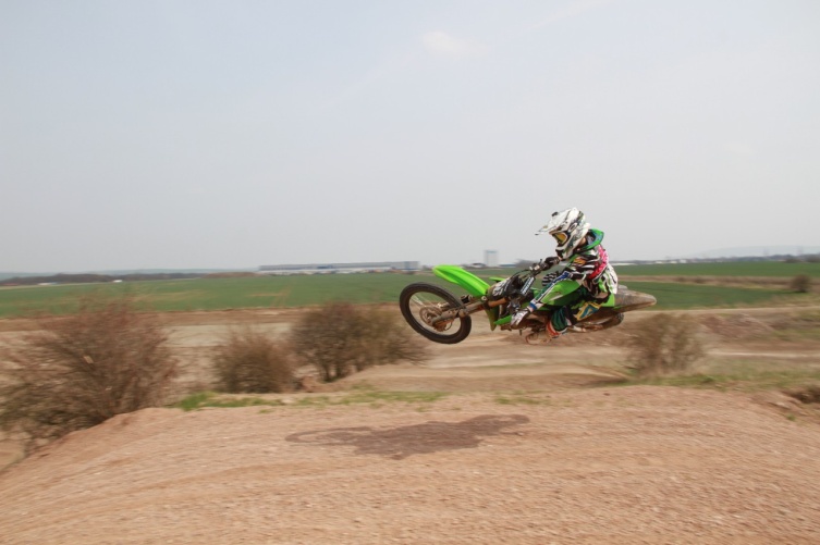 Michi Sandner (Greenergy MX Team powered by car4you) überzeugte im OÖ. Motocross Cup in Lest! Der 14-jährige Kawasaki-Pilot startete für den MSC Kronast in den MX 2 Läufen! (Fotoquelle: www.mx-greenergy.at)