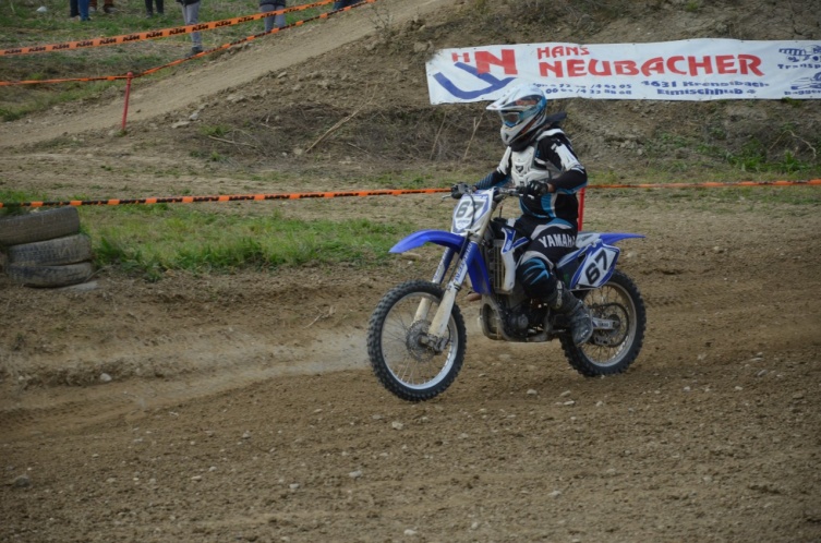 Helmut Deller versuchte in der Old Boys Klasse beim Heimrennen alles - Am Ende wurde der Kraftfahrer aus Krenglbach Vize-Meister im OÖ. Motocross Cup 2013!