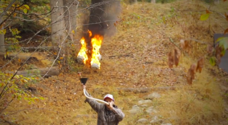 Bierbong und Feuer - Ob das gut geht ?