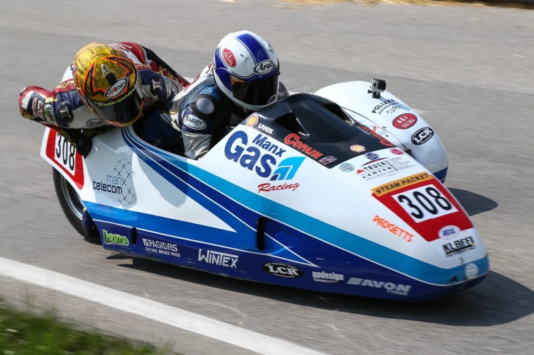 Klaus Klaffenböck und Stefan Trautner liegen nach dem 1. Tag in der Seitenwagen Klasse auf Rang 2 (Foto: Manfred Binder)