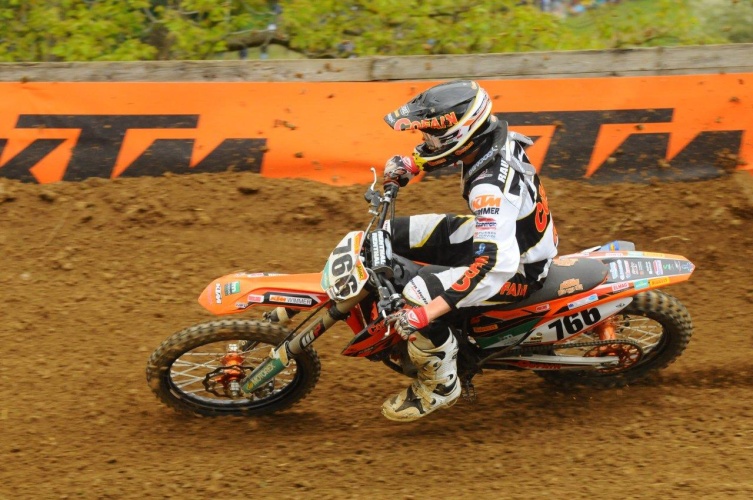 Stark: Pascal Rauchenecker auf KTM 350 im Cofain-Look für den HSV Ried am Start (Fotoquelle: supercross.at/Heti)