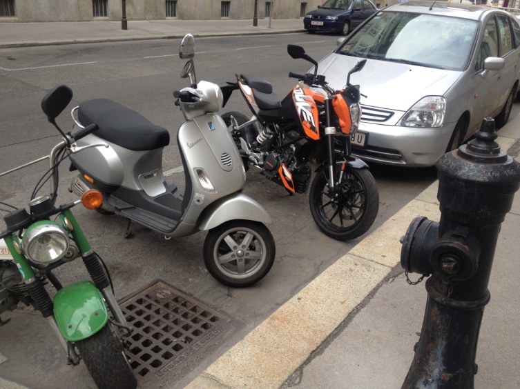 Foto aus dem Livebetrieb - Eine Nacht in Wien und das Motorrad ist NICHT gestohlen - Vollkasko kostet 53 Euro mit 290 SB