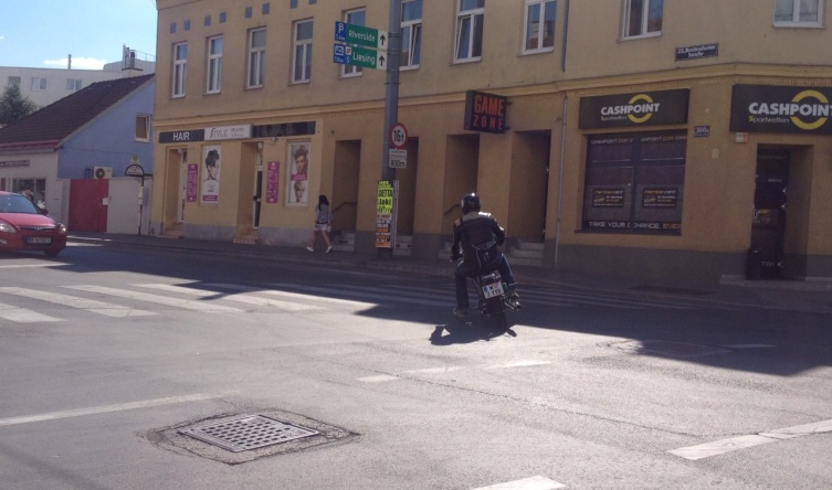 Das erste Hatzerl wurde bereits abgehandelt,....