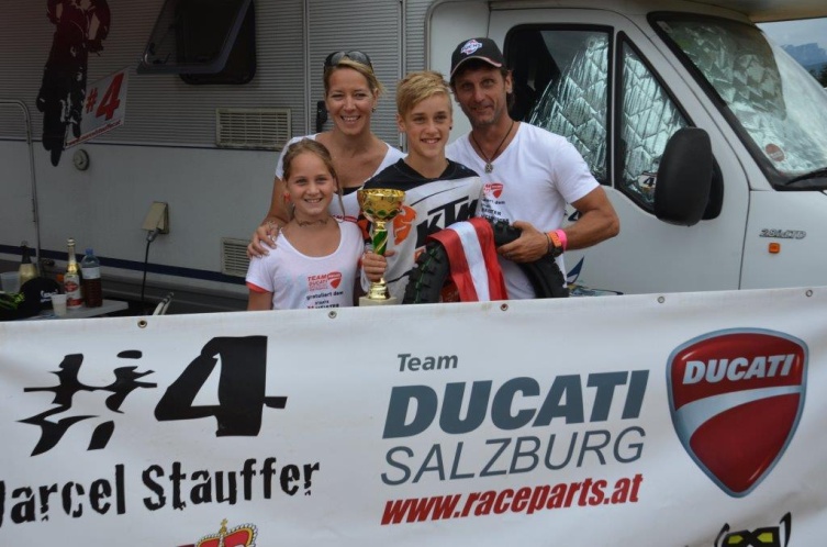 Marcel feierte mit seiner Familie den österreichischen Motocross-Jugend-Staatsmeistertitel und präsentierte auch seine Sponsoren!
