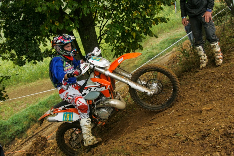 Patricia Vieghofer ( E.A.R.T/KTM Eckl Racing ) fuhr auf Platz 3 und holte sich Silver in der Gesamtwertung