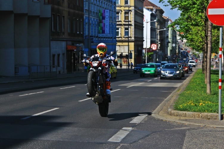 Der Wiener Gürtel ist ein beliebtes Fahrtaining Terrain, vorallem mit der KTM 690 