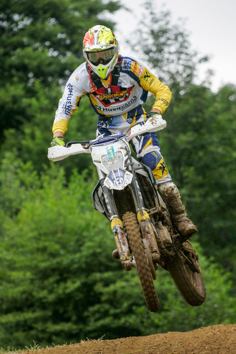 Enduro-Staatsmeister Patrick Neisser holte in Hochneukirchen Saisonlaufsieg Nr. 3 im ACC Jahr 2015 (Foto: www.sportpixel.eu)