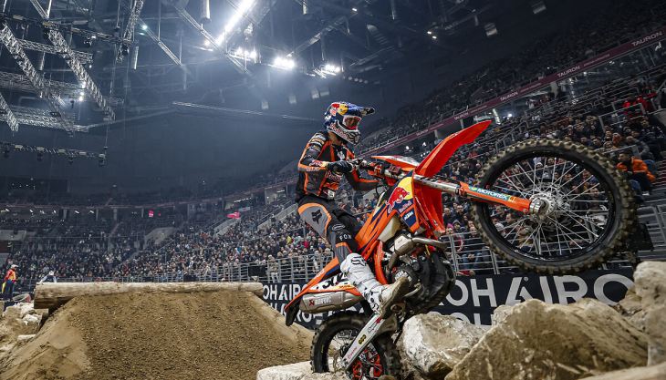 Manuel Lettenbichler von Red Bull KTM Factory Racing hat bei der zweiten Runde der FIM SuperEnduro Weltmeisterschaft 2024 den vierten Gesamtrang belegt. 