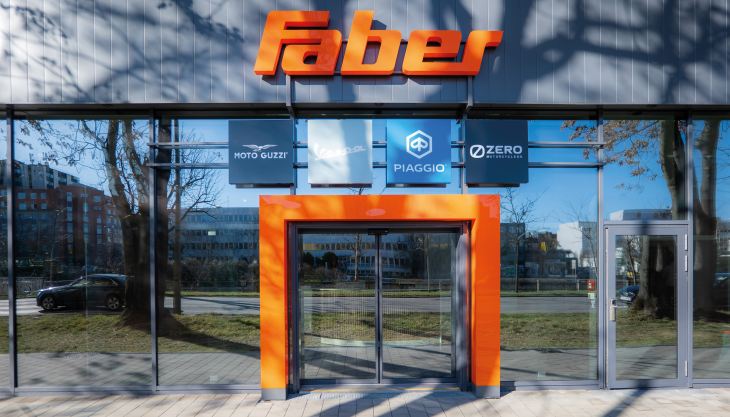Pünktlich zum herannahenden Zweirad-Saisonstart 2025 expandiert Faber Roller & Bike seine Geschäftsflächen und eröffnet den neuen Zweiradstandort FABER WIEN WEST im vierzehnten Wiener Gemeindebezirk, in der Hadikgasse 192. 