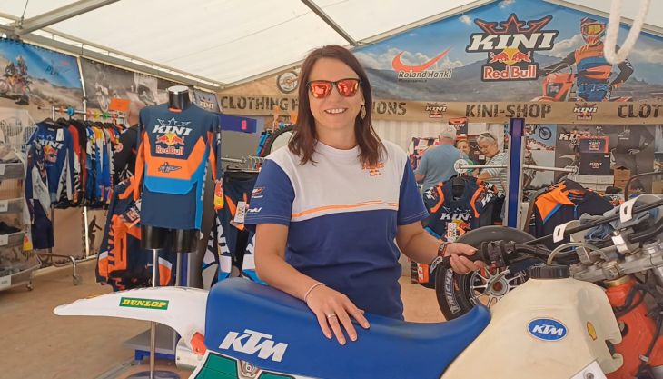 Zwei Generationen und ein halbes Jahrhundert aktiver Rennsport, sowie zahllose nationale und internationale Erfolge - somit ist Kini ein Fixpunkt am Red Bull Erzbergrodeo!