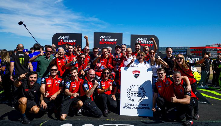Dank der Siege von Marc Márquez, Francesco Bagnaia und Alex Márquez stellt Ducati bereits sieben Rennen vor Saisonende die Konstrukteurs-Weltmeisterschaft in der MotoGP 2025 sicher.