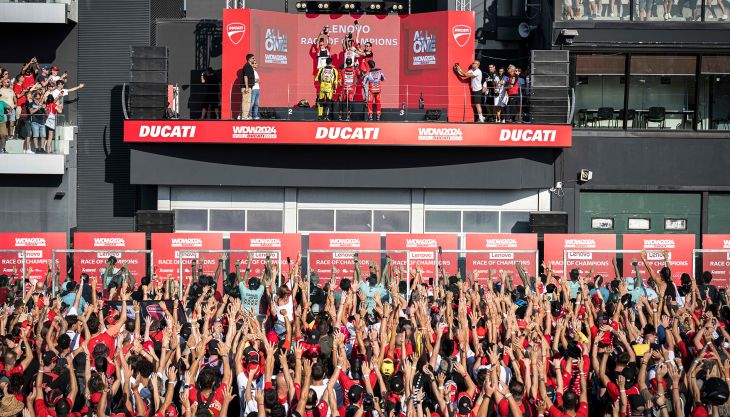 Im Jahr 2026 feiert Ducati sein 100-jähriges Jubiläum. Seit 1926 hat der Motorradhersteller aus Bologna das Label "Made in Italy" in ein weltweites Symbol für Spitzenleistung verwandelt.