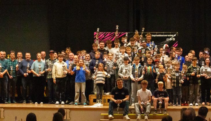 Die Jahressiegerehrung fand am 15. November in der Stadthalle Schrems statt, wo Fahrer und Fans gemeinsam mit den Veranstaltern und Ehrengästen feierten.