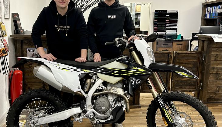 Der Nachwuchsfahrer Jonas Ederer steigt um auf eine PKB Performance Triumph TF 250-E und bleibt dem klassischen Enduro treu.