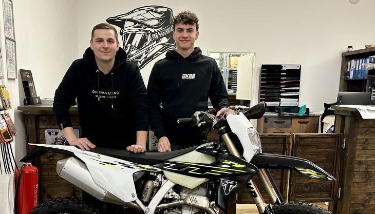 Der Nachwuchsfahrer Jonas Ederer steigt um auf eine PKB Performance Triumph TF 250-E und bleibt dem klassischen Enduro treu.