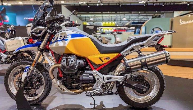 Moto Guzzi kommt ohne große Neuerungen zur EICMA 2025, aber mit einer Modellpalette, die in den letzten Jahren aufgefrischt wurde und nun perfekt im Trend liegt.