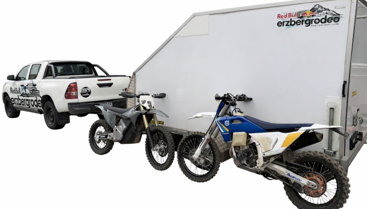 Die Frage, ob beim Red Bull Erzbergrodeo ein Enduro-Strombike mit einem klassischen Enduro-Verbrenner vergleichbar ist, lässt sich mittlerweile sachlich und auch plausibel beantworten. Wer fragt was besser ist, der hat den Artikel hier nicht gelesen!