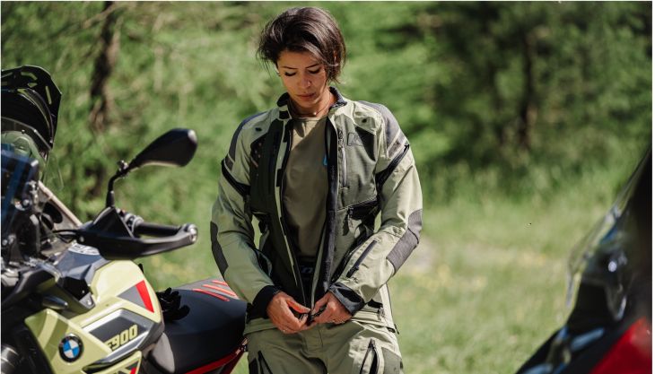 Der US-amerikanische Premium Bekleidungshersteller KLIM setzt seine anwenderorientierte Entwicklungsstrategie auch im Damen-Segment konsequent um. 