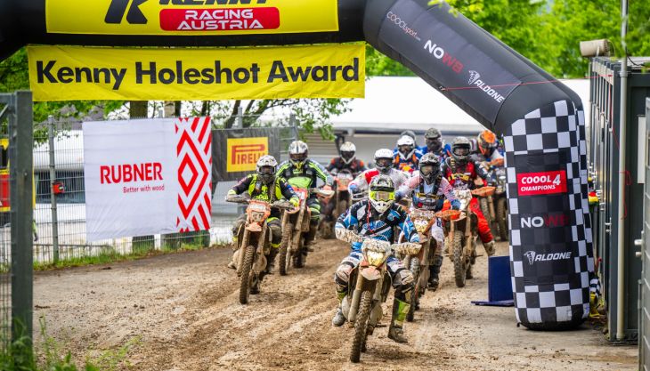 Trotz Schlechtwetterprognosen ging der erste Tag der Enduro Trophy am RB Ring trocken und regenfrei über die Bühne. Die Temperaturen waren kühl, aber optimal zum Enduro fahren.