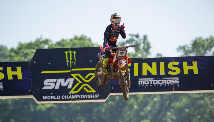  Julien Beaumer vom Red Bull KTM Factory Racing Team sicherte sich am Samstagnachmittag beim 7. Lauf der AMA Pro Motocross-Meisterschaft 2026 in Spring Creek seinen ersten 250MX-Gesamtsieg in seiner Karriere. 