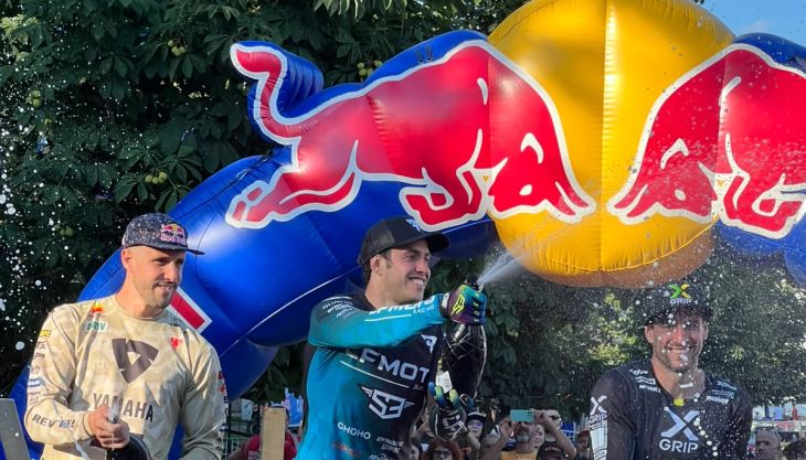 Der Rennauftakt ist für Dieter Rudolf auf KTM erfolgreich verlaufen. Im Prolog zeigte er in der Qualifikation am Morgen mit P4 eine starke Leistung und belegte im Finale den 3. Platz in einem hochkarätig besetzten Fahrerfeld.
