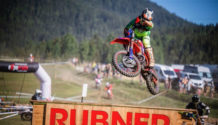 Nach zwei Monaten Sommerpause gab es endlich wieder Rennaction, Adrenalin, Benzingeruch, heulende Motoren und vor allem viele schöne Momente und wertvolle Punkte in Hard Enduro World Ranking.