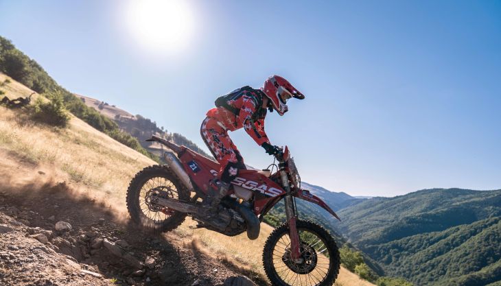 Das härteste Hard Enduro Rennen der Welt, die Red Bull Romaniacs, endete für den Salzburger Hard Enduro Fahrer Michael Walkner mit einer bitteren Tragödie kurz vor dem Ziel.