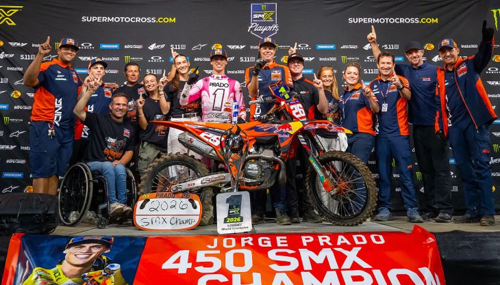Jorge Prado von Red Bull KTM Factory Racing wurde heute Abend in Ridgedale, Missouri, zum SMX-Weltmeister 2026 gekrönt