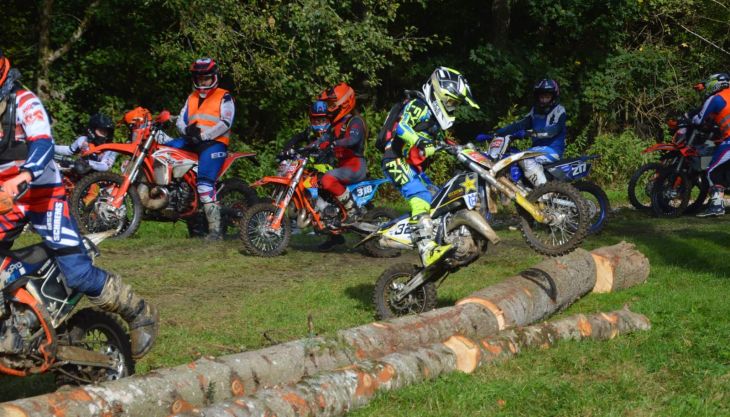 Am Wochenende vom 10./11.Oktober 2026 besucht die Enduro4Kids Serie den Schwarzen Graben in Hochneukirchen. 