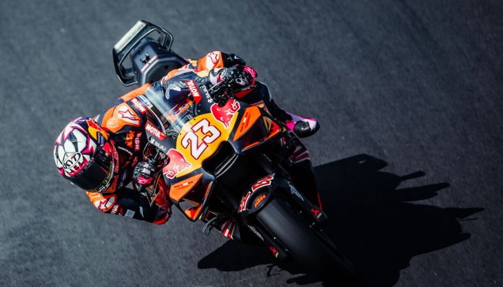 Der anspruchsvolle und ausdauernde Grand Prix von Japan erwies sich für Red Bull KTM als ein weiterer erfolgreicher Lauf der MotoGP-Saison 2026, denn Enea Bastianini zeigte seine beste Leistung der Saison und sicherte sich den 4. Platz.