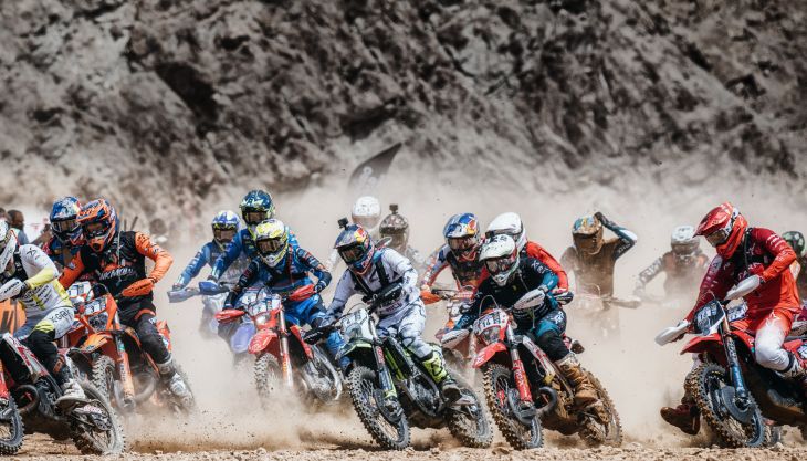 Michael Walkner auf Weltrang 19, Lorenz Steinkellner auf Platz 29 und insgesamt acht Österreicher unter den besten 50: Das aktuelle Hard Enduro World Ranking zeigt eine starke heimische Beteiligung. Motorradreporter wirft einen Blick auf die österreichischen Fahrer und ihre internationalen Platzierungen.