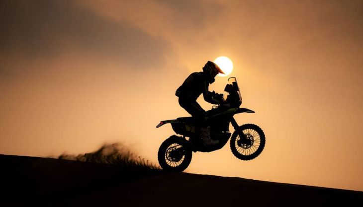 Angesichts der jüngsten Ereignisse im Königreich Saudi-Arabien wird die Rallye 2027 ausnahmsweise nach Europa und Afrika verlegt, bevor sie 2028 zur Feier ihrer 50. Ausgabe auf saudischen Boden zurückkehrt.