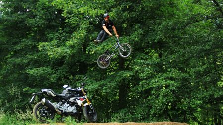 BMW G 310 R Action mit Tobi Merz