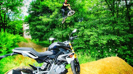 BMW G310 R Test