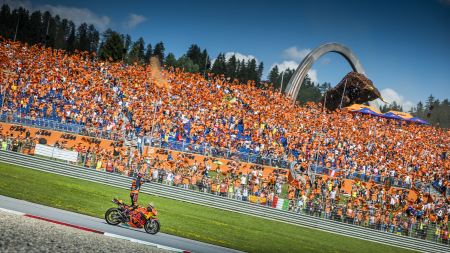 Punkte für Bradley Smith am Red Bull Ring und KTM Podestplätze in Moto2 & Moto3 beim Home Grand Prix.