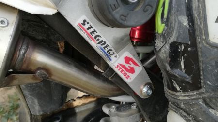 Steg Pegz ist ein revolutionäres Konzept, mit dem man nicht nur mit den Armen, sondern hauptsächlich mit  den Beinen das Bike kontrollieren kann.