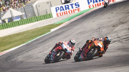 Das Red Bull KTM MotoGP Factory Racing Team gab mit Bradley Smith und Pol Espargaro ihr Maximum auf dem Misano World Circuit Marco Simoncelli in der zweiten Runde der MotoGP auf italienischem Boden in dieser Saison. 