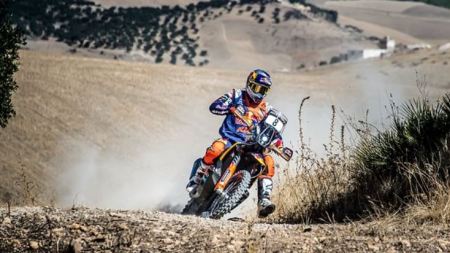 Die Red Bull KTM Factory Racing Piloten Toby Price, Matthias Walkner und Sam Sunderland haben die drei Bestzeiten auf der 10 Kilometer langen Prolog-Etappe der Rallye Maroc 2018 erreicht.