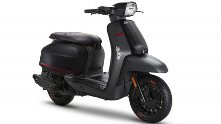 Lambretta und Pirelli feiern das Wiederaufleben ihrer Zusammenarbeit - einzigartiges Sondermodell feiert Weltpremiere bei der Intermot in Köln.