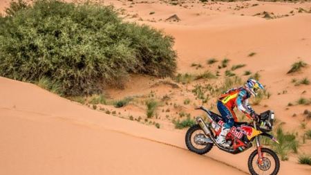 Matthias Walkner vom Red Bull KTM Factory Racing Team hat eine herausfordernde zweite Etappe der Rally du Maroc 2018 gewonnen.