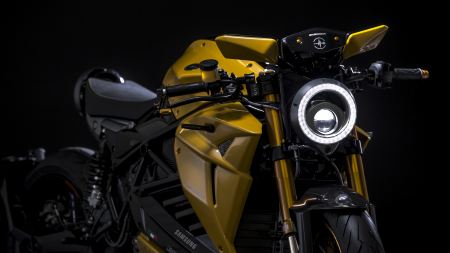 Innovationen schaffen, um das Leben der Menschen zu verbessern - ihre Erfahrungen zu erweitern und ihre Leidenschaften zu unterstützen. Auf einem bisher noch nicht erforschten Weg trifft diese Innovation auf die Mobilität auf zwei Rädern und revolutioniert sie. Samsung Electronics Italia hat in Zusammenarbeit mit der Energica Motor Company S.p.A. das Projekt Smart Ride angekündigt, das ein völlig neues Fahrerlebnis zum Ziel hat.