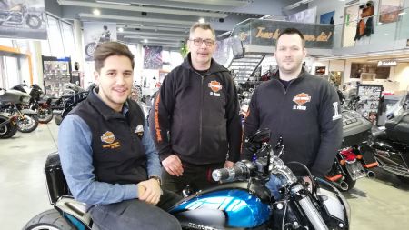 Harley-Davidson St. Pölten hat sich in den letzten Jahren in der österreichischen Custom Szene etabliert.  Wo in den vergangenen Jahren sehr viel Augenmerk auf Power und Leistung gelegt wurde, wird heutzutage sehr viel auf Design und „handmade“ gesetzt. 