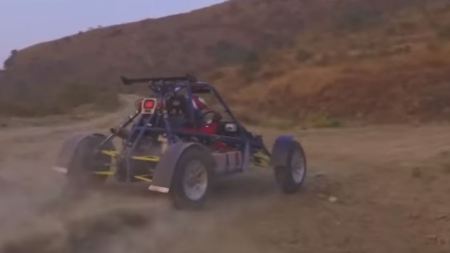 Als der Ex-Motorcross-Rennfahrer und Desert Storm-Gewinner Sanjay Gondkar von zwei auf vier Räder wechseln wollte, entschied er sich, sich etwas Leichtes und Schnelles zu bauen.