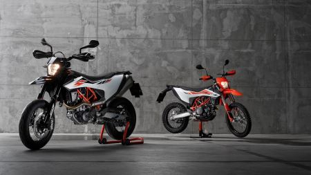 KTMs neue, aufregende 1-Zylinder-Bikes sind ab sofort erhältlich, um die Straßen, Rennstrecken und Schotterwege unsicher zu machen.