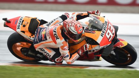 ServusTV ist auch in den kommenden fünf Jahren hautnah an der Zweirad-Action dran. Der Salzburger Sender verlängerte nicht nur seine exklusiven Rechte an der Königsklasse des Motorradrennsports für Österreich, sondern überträgt ab 2019 als exklusiver Fernsehpartner auch in Deutschland an jedem Rennwochenende LIVE, in HD und im FreeTV. 