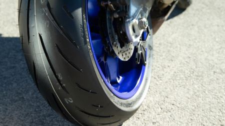 Der Battlax Hypersport S22 ist Bridgestones neuester Hypersport-Reifen: Ein aufregend neues Produkt, dass dir ermöglicht, die ganze Performance deines Bikes zu nutzen.